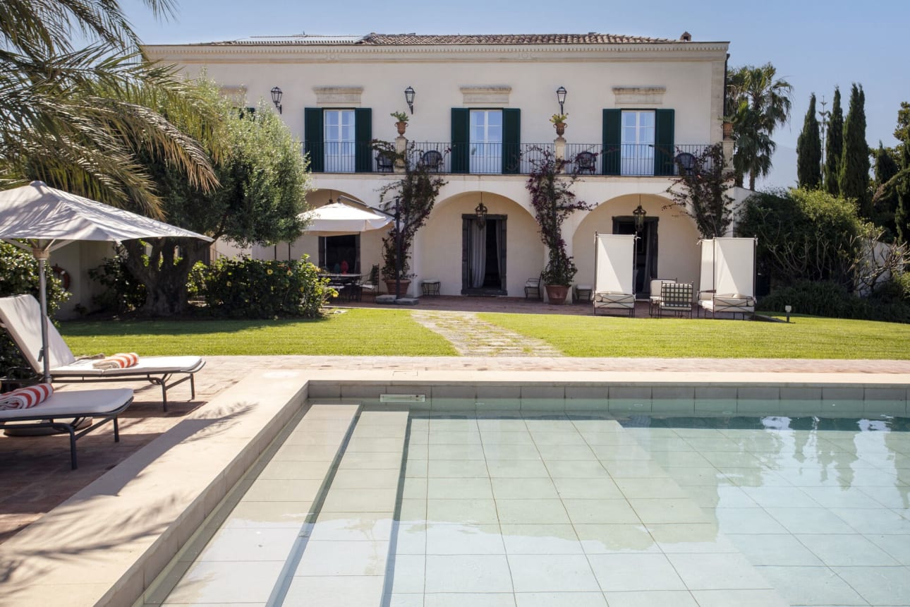 img:https://www.thethinkingtraveller.com/media/Blog%20Images/villas%20italy%20summer%202025/TTT_Sicily_Don_Venerando_JUN24_06__D4_3063.jpg
